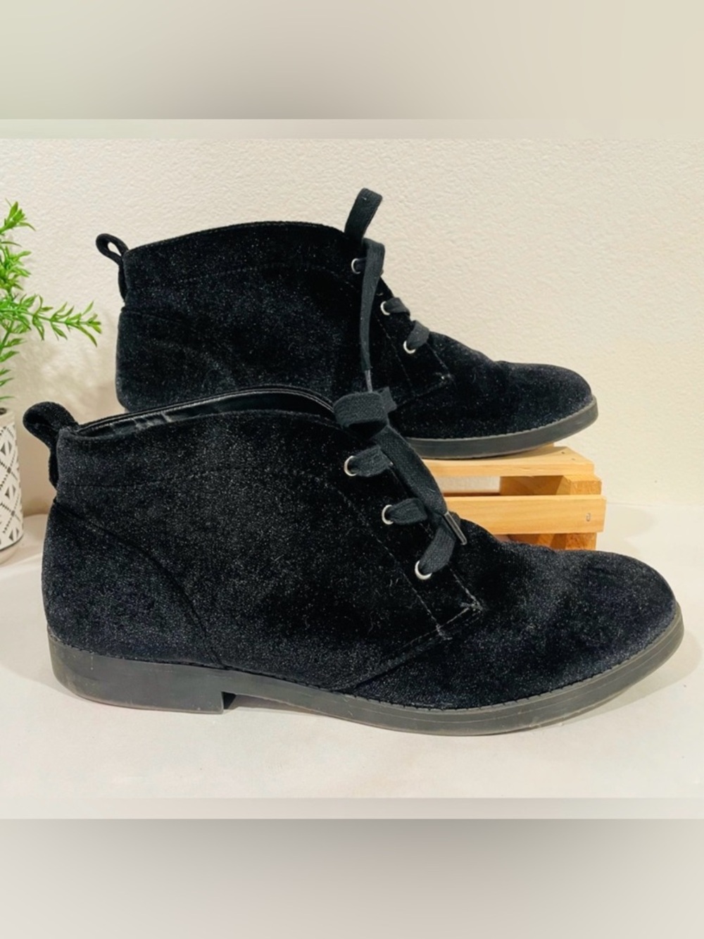 ☀️2/$20 Indigo Rd Black Velour Velvet Velveteen Lace Up Ankle Boots Booties |EUC